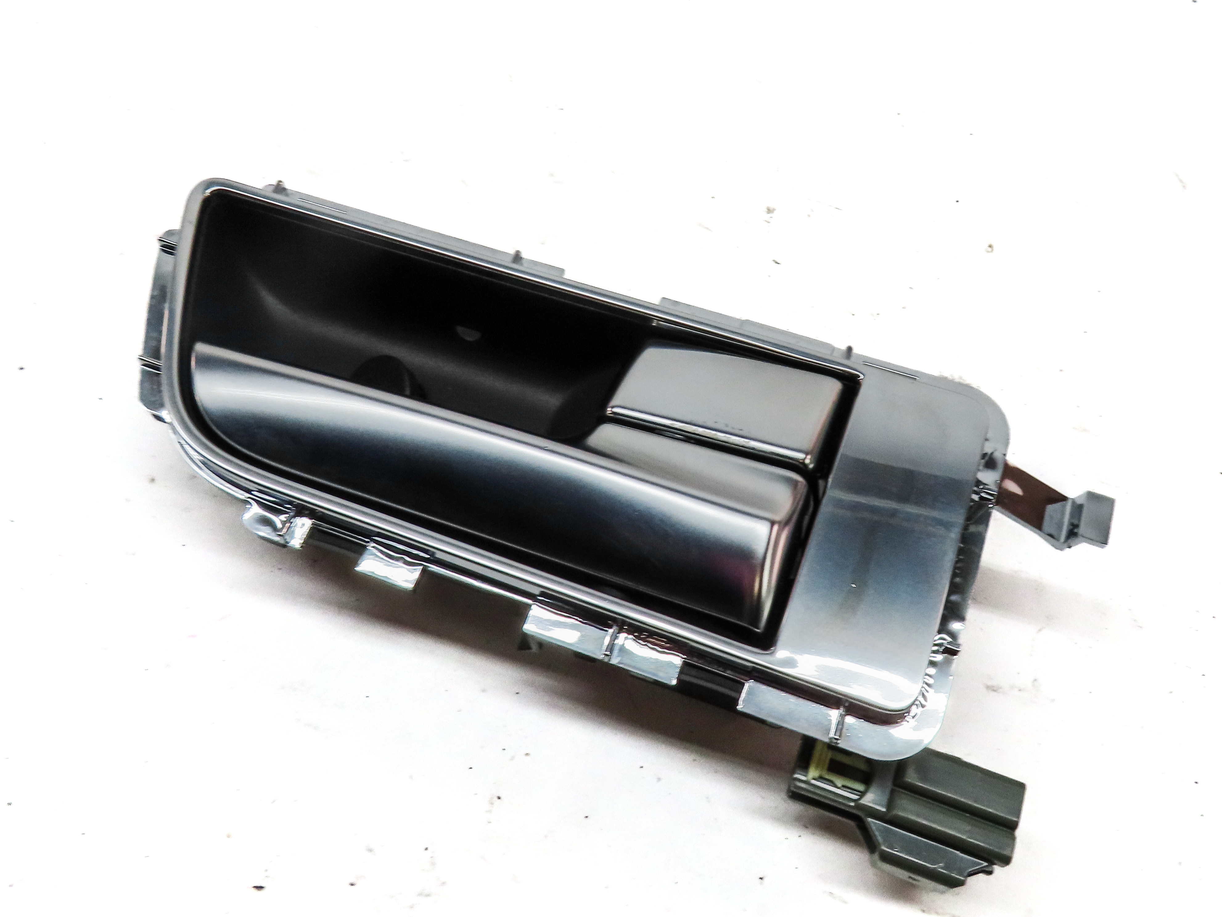 2012 LAND ROVER LR4 (L319) REAR RIGHT INTERIOR DOOR HANDLE — exact item pictured